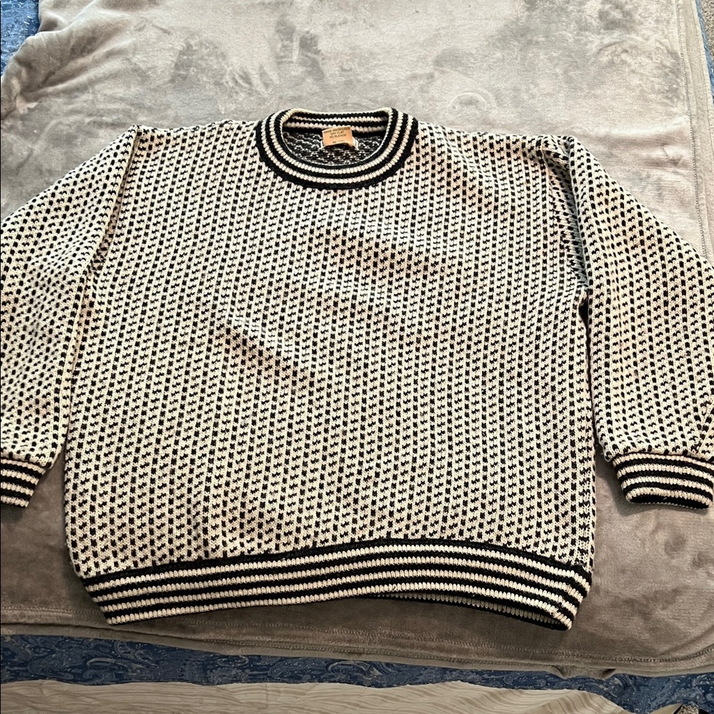 Vintage LLBean Men's Blue and Crème Sweater